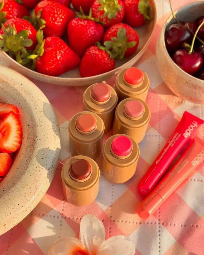 Rhode Peptide Lip Treatment – Nourishing Gloss with Peptides